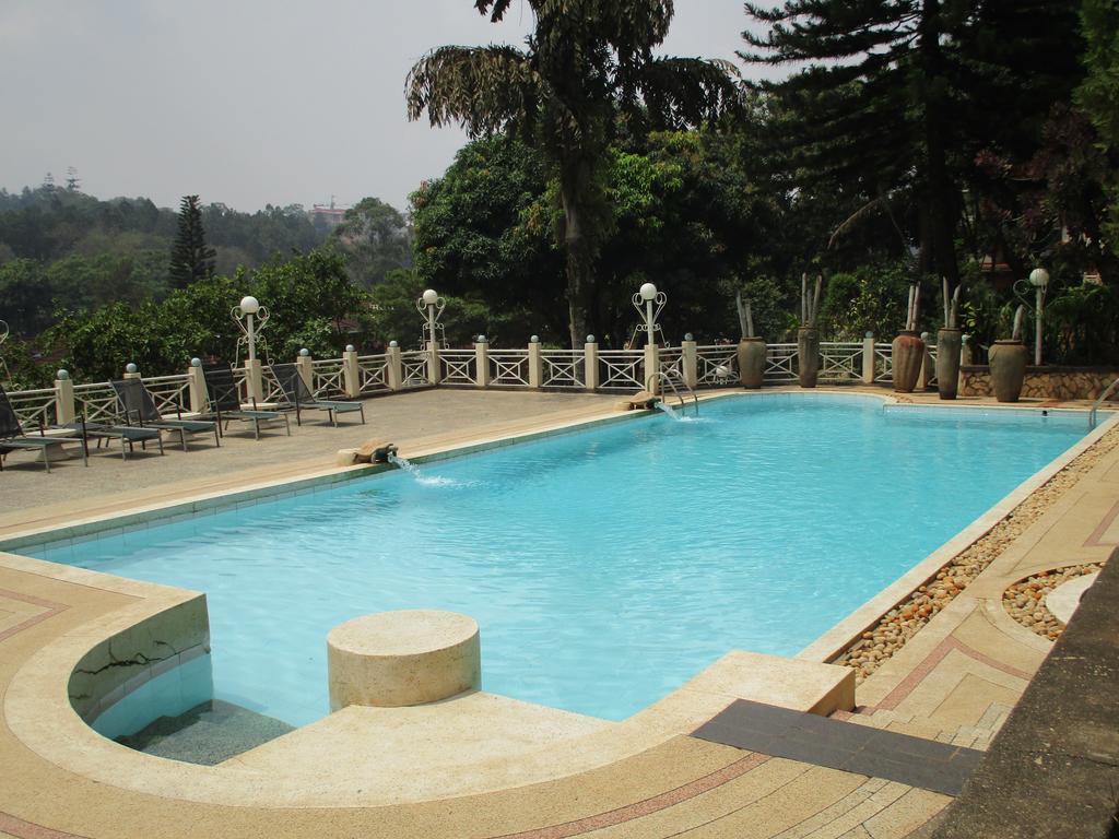 Golf Course Apartments Kampala Luaran gambar