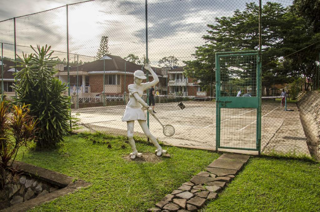 Golf Course Apartments Kampala Luaran gambar